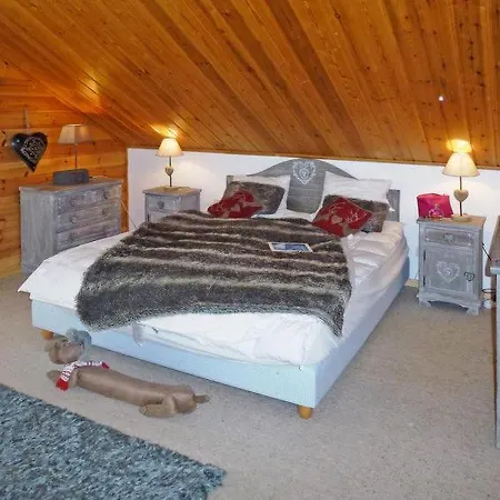 Sleeps 8 Holiday home *